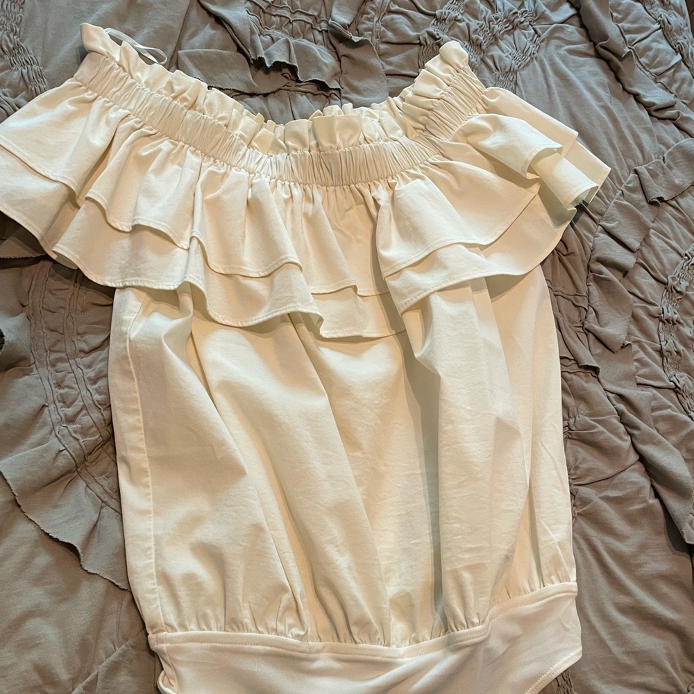 Express xs off the shoulders body suit. Ruffles. Off white